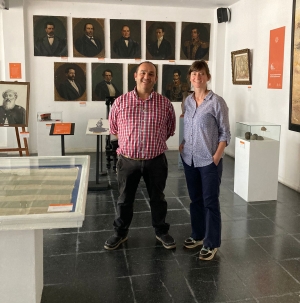 Guillermo Monta&ntilde;o, director del Museo Hist&oacute;rico de Florida y Cecilia Jorge, encargada del &aacute;rea de conservaci&oacute;n del SNM