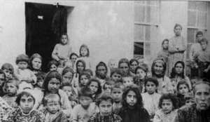 Armenias viudas y ni&ntilde;os hu&eacute;rfanos