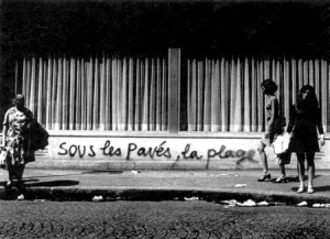 "Bajo los adoquines, la playa". Mayo del 68