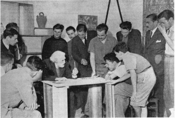 JTG y alumnos. Montevideo, 1947.
