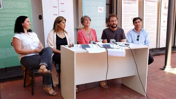Valeria Garr&eacute;, Graciela Beneventano, Mariela Coiro, Alejandro Mesa y Alejandro Leites  durante la conferencia de prensa