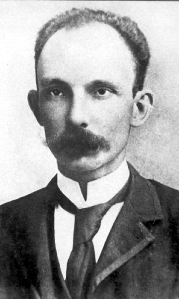 Presentaci&oacute;n de libro sobre Jos&eacute; Mart&iacute;.